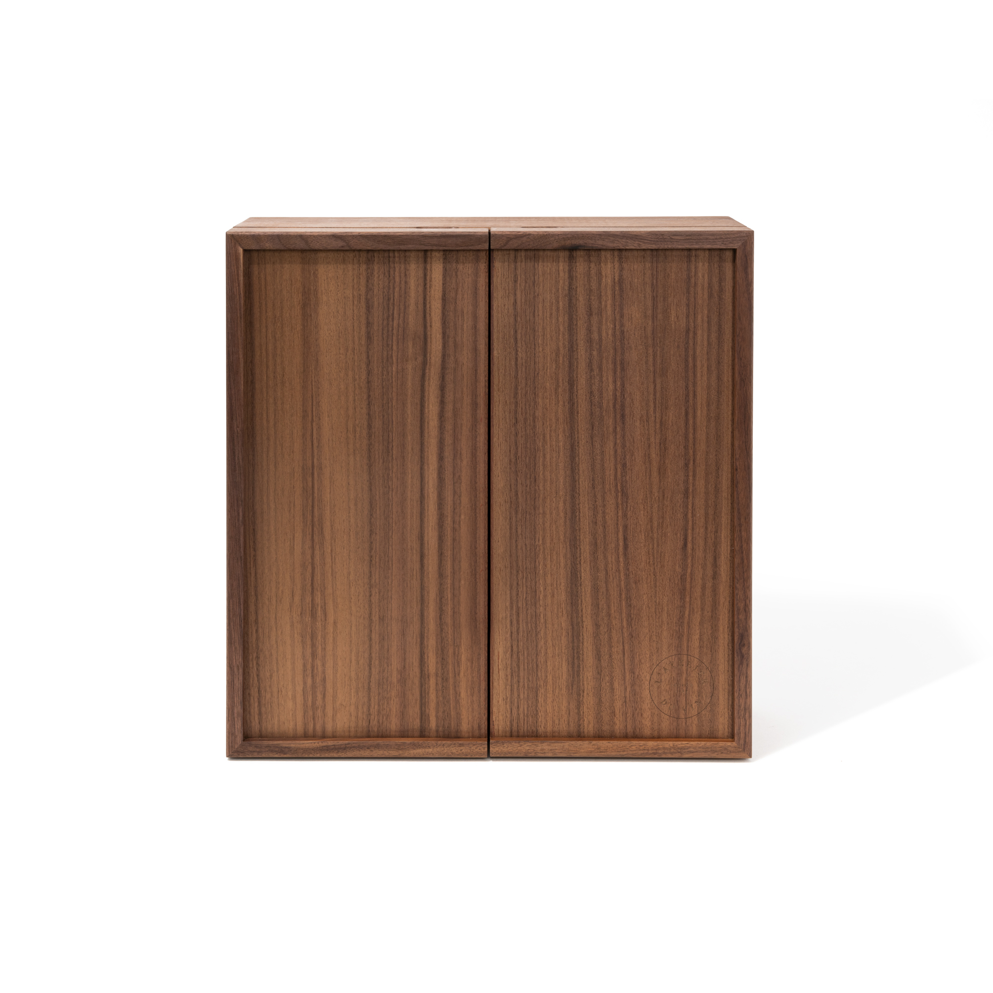 Architecture Intérieure du Vin Cabinet d’Oeno-Curiosités coffret noyer
