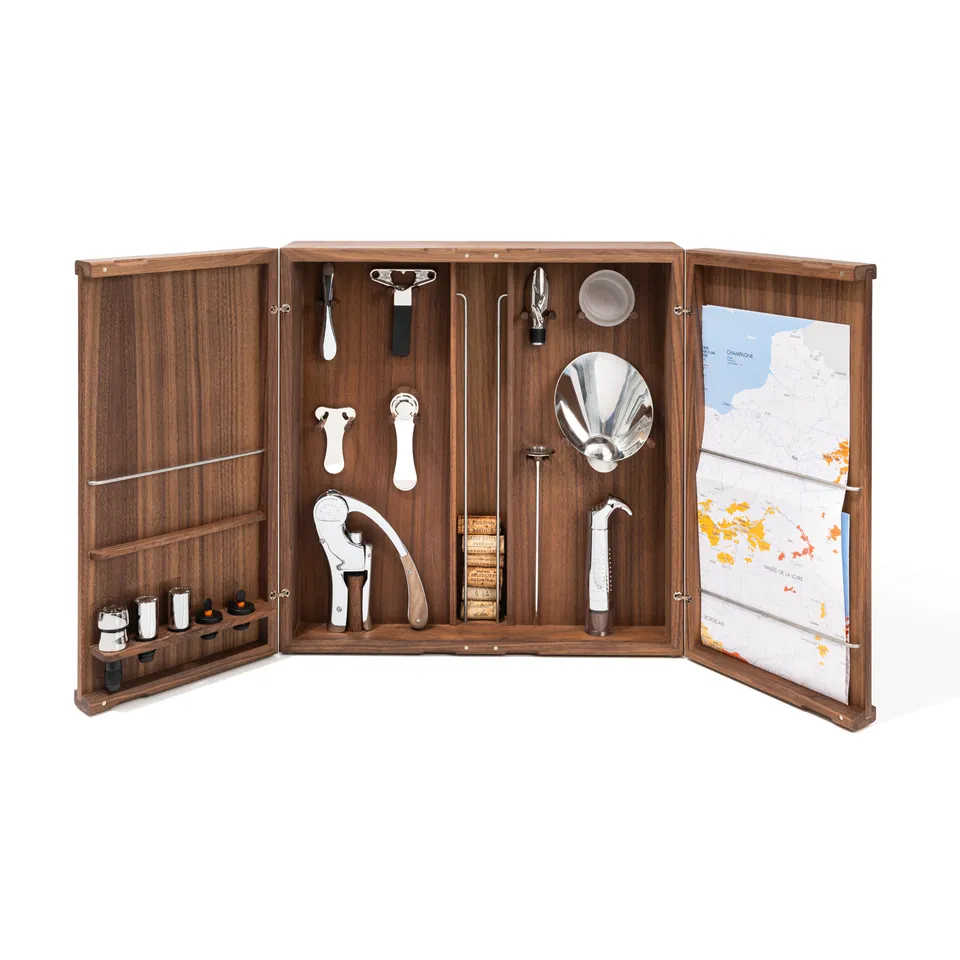 Architecture Intérieure du Vin Cabinet d’Oeno-Curiosités coffret noyer
